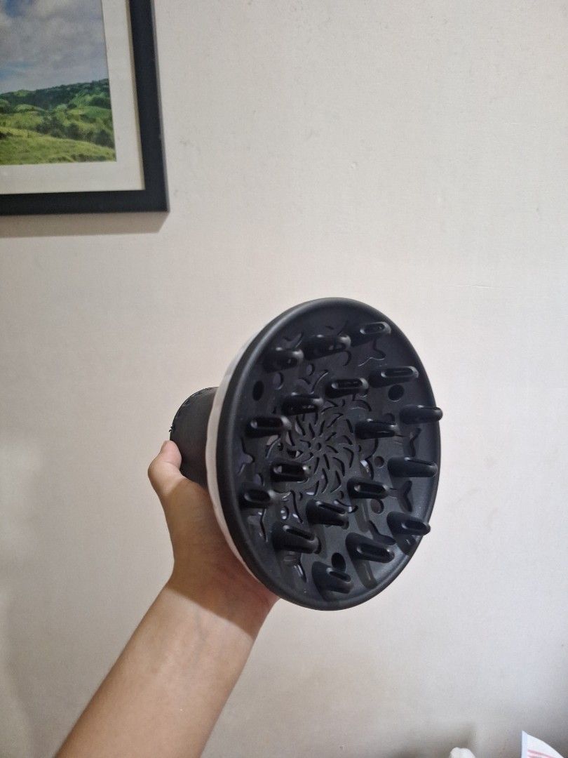 HAIR DIFFUSER (Category: Hair) located in Makati City. Submitted by declutteristhings (Listing ID 1445514225, Image 1). Description: didnt use at all universal diffuser loc: makati city.