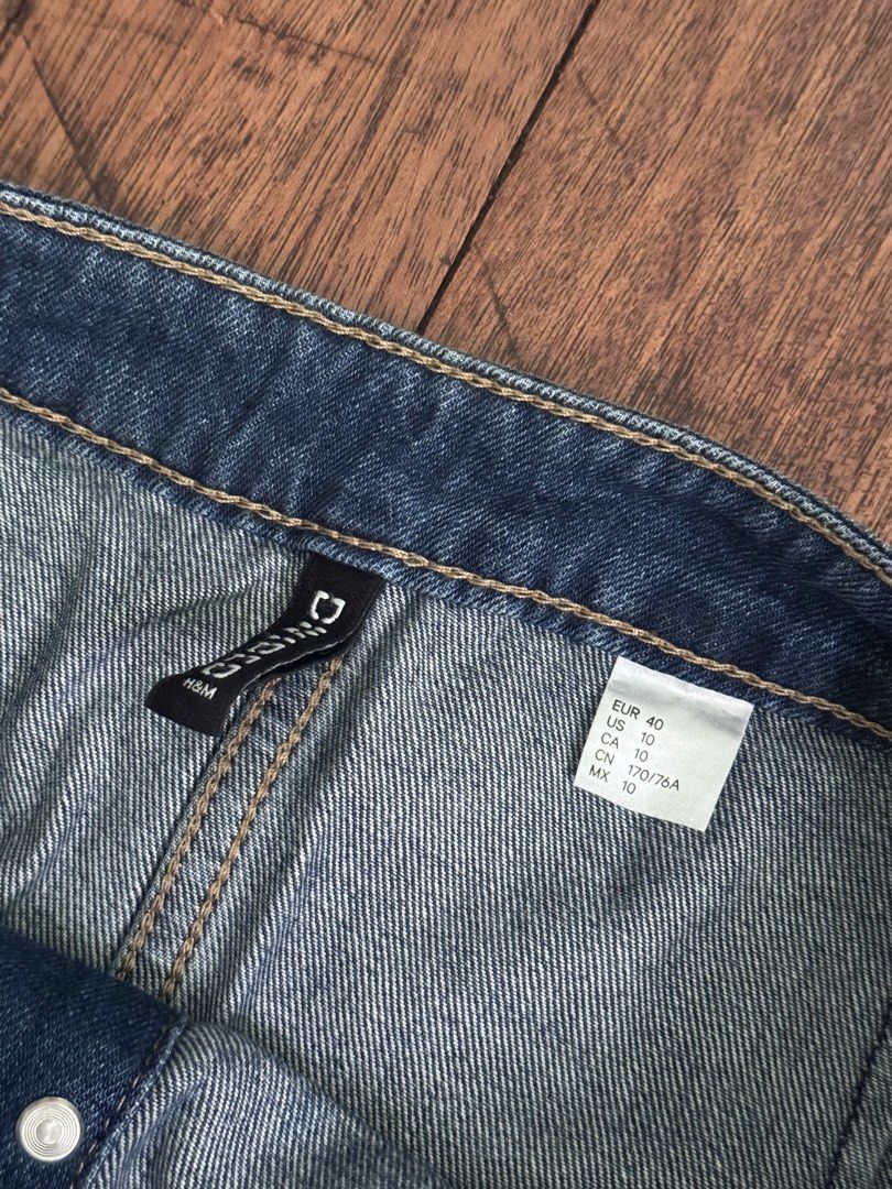 H&M denim skirt with buttons (Category: Skirts) located in Paranaque City. Submitted by ohtaces (Listing ID 1445423973, Image 3). Description: RFS: decluttering .