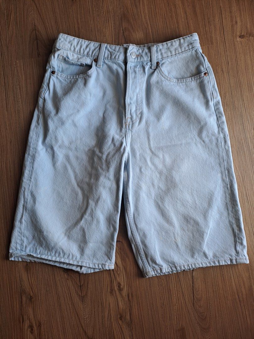 H&M light washed demin jorts (Category: Jeans) located in Manila. Submitted by mcdyn (Listing ID 1445423289, Image 1). Description: .