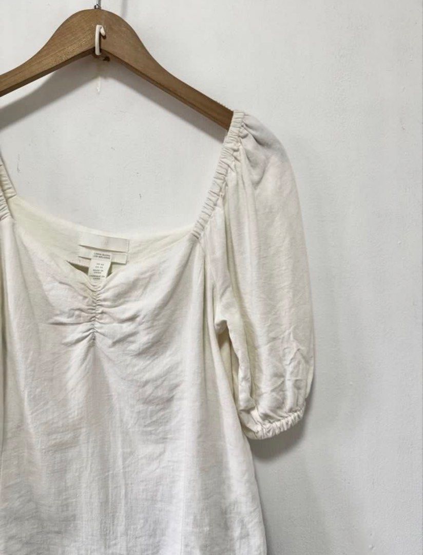 H&M White Linen Puff Sleeves Blouse Top (Category: Blouses) located in Cavite. Submitted by casingpavements (Listing ID 1445514952, Image 2). Description: Can fit medium to large Stretchable Sleeves.