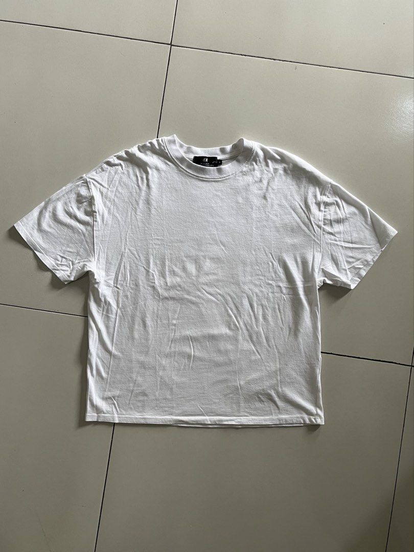 H&M White Regular Fit T-Shirt Size S (Category: Tshirts & Polo Shirts ) located in Quezon City. Submitted by mbaut (Listing ID 1445503688, Image 2). Description: - Brand: H&M - Color: White - Fit: Regular - Style: Basic, versatile - Ideal for: Everyday wear, easy to pair with any outfit - Condition: Please check photos for details.