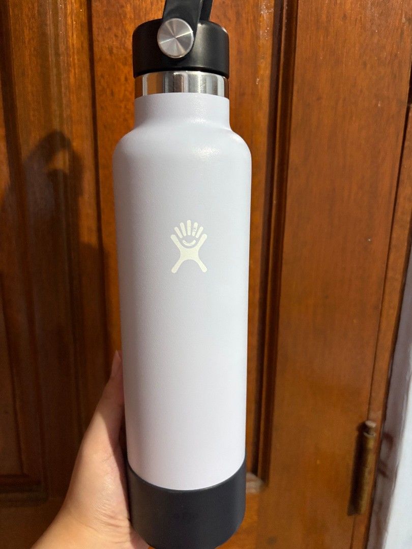 Hydro Flask 24oz Standard Mouth (Category: Water Bottles & Tumblers) located in Manila. Submitted by brightstar-b16c (Listing ID 1445548725, Image 1). Description: For Sale: Hydro Flask 24oz Standard Mouth (with original boot) 💰 Price: ₱ 400 • Used condition with signs of wear (hardly noticeable) ⚠️ Defective insulation – no longer keeps drinks cold for long periods •Still usable 📍 Location: Paco, Manila 🚚 Shipping: Buyer will shoulder the shi