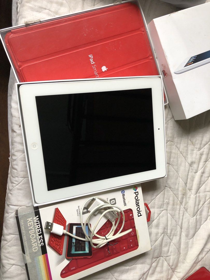 iPad 2 (2011) (Category: iPad) located in Quezon City. Submitted by lokkkkkkkiiiiii (Listing ID 1445458386, Image 1). Description: Kindly read the whole description before messaging me: iPad 2 (2011) inclusion: charging cord (no adapter), case, and bluetooth keybaord Price: ₱800 (non negotiable) Location: Tomas Morato, QC About the iPad 2: Release Year: 2011 Processor: Apple A5 chip (dual-core) RAM: 512 MB Storage: 16GB Display: 9.7-inch non-Reti