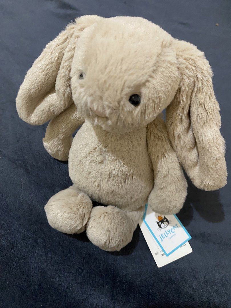 Jellycat Bashful Bunny in Beige (Category: Plushies & Soft Toys) located in Taguig. Submitted by ellecl (Listing ID 1445502373, Image 1). Description: Brand new Jellycat from Hong Kong.