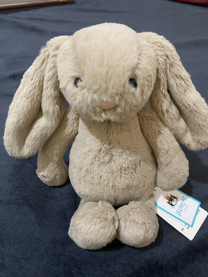 Jellycat Bashful Bunny in Beige (Category: Plushies & Soft Toys) located in Taguig. Submitted by ellecl (Listing ID 1445502373, Image 2). Description: Brand new Jellycat from Hong Kong.