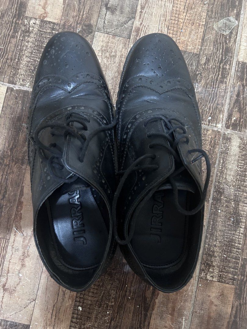 JIRRAS Genuine leather shoes size 10 (Category: Casual Shoes) located in Calapan. Submitted by ramstore11 (Listing ID 1445455253, Image 2). Description: No issues Size 10 PAYMENT: VIA GCASH/BANK TRANSFER (BUYER MUST SHOULDER SHIPPING FEE) MODE OF DELIVERY: JNT Loc Calapan.