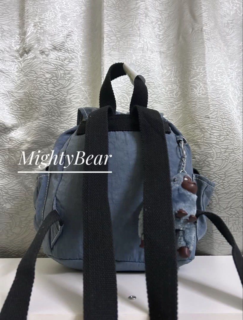 Kipling Backpack (Category: Backpacks) located in Ipoh. Submitted by mightybear_500 (Listing ID 1445589050, Image 2). Description: Kipling. Blue backpack featuring embroidered text for the movie De Zusjes Kriegel (The Kriegel Sister). Released March 2004 (Belgium/ Netherlands) The film is based on the popular children's book series by Belgian author Marc de Bel. Mini backpack ni dewasa dan kanak2 pon boleh pakai. Tali boleh adjust. Bebas kotor da