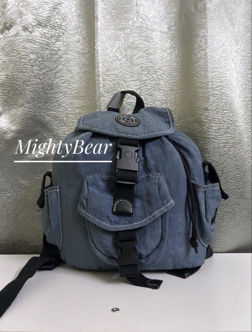 Kipling Backpack (Category: Backpacks) located in Ipoh. Submitted by mightybear_500 (Listing ID 1445589050, Image 1). Description: Kipling. Blue backpack featuring embroidered text for the movie De Zusjes Kriegel (The Kriegel Sister). Released March 2004 (Belgium/ Netherlands) The film is based on the popular children's book series by Belgian author Marc de Bel. Mini backpack ni dewasa dan kanak2 pon boleh pakai. Tali boleh adjust. Bebas kotor da