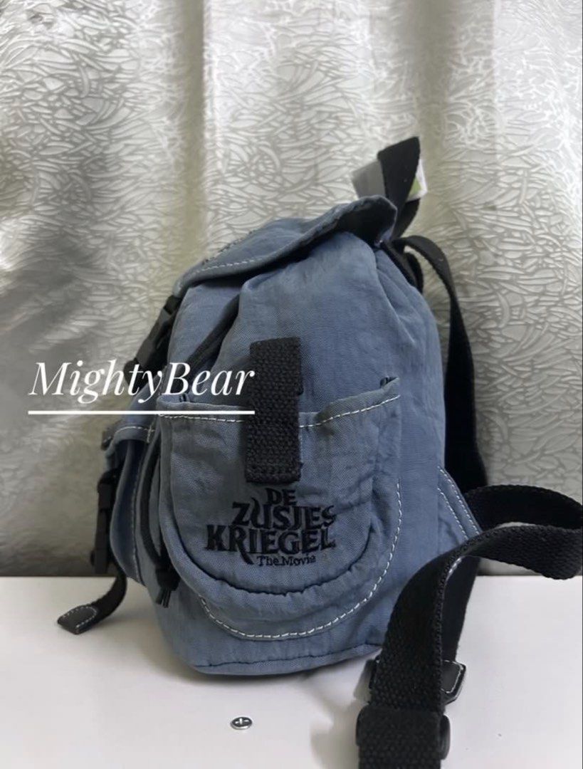 Kipling Backpack (Category: Backpacks) located in Ipoh. Submitted by mightybear_500 (Listing ID 1445589050, Image 3). Description: Kipling. Blue backpack featuring embroidered text for the movie De Zusjes Kriegel (The Kriegel Sister). Released March 2004 (Belgium/ Netherlands) The film is based on the popular children's book series by Belgian author Marc de Bel. Mini backpack ni dewasa dan kanak2 pon boleh pakai. Tali boleh adjust. Bebas kotor da