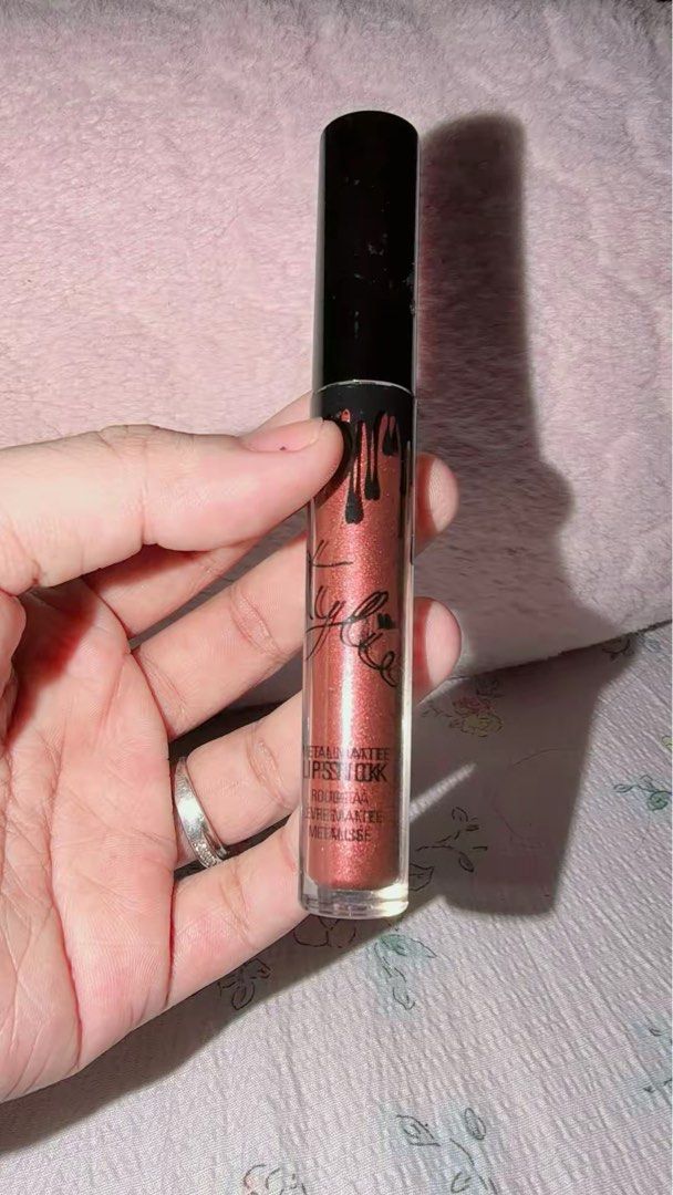 Kylie Jenner (Category: Makeup) located in Manila. Submitted by pinkismyhappycolor16 (Listing ID 1445428767, Image 1). Description: .