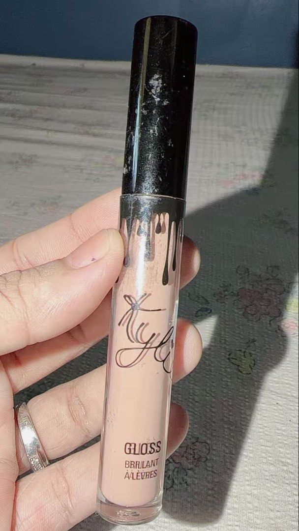 Kylie Jenner (Category: Makeup) located in Manila. Submitted by pinkismyhappycolor16 (Listing ID 1445429174, Image 1). Description: .