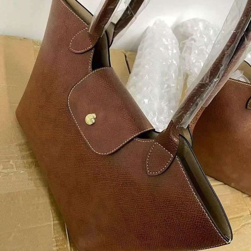 lC leather Bag (Category: Shoulder Bags) located in Manila. Submitted by patchypat01 (Listing ID 1445482473, Image 1). Description: ETA JULY 2-3 .