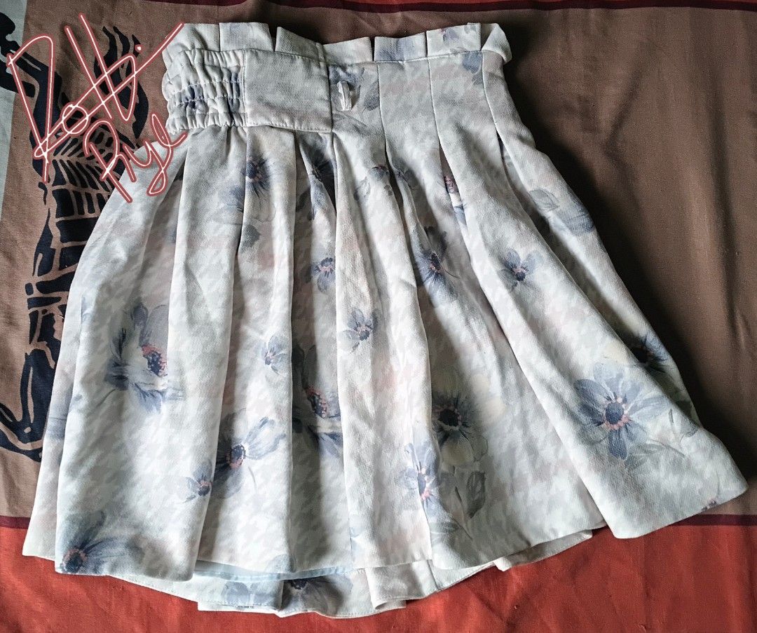 Liz Lisa floal skirt (Category: Skirts) located in Tacloban City. Submitted by dinamuli_ (Listing ID 1445475041, Image 1). Description: Liz Lisa Floral skirt SP: 199 + sf (shouldered by buyer) W: 25-26.
