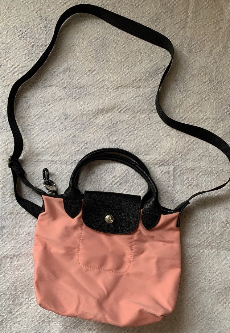 Longchamp Le Pliage Cuir Small Bag Pink (Category: Cross-body Bags) located in Batac City. Submitted by mateii (Listing ID 1445585588, Image 3). Description: 📌 Color: Peach/Pink 📌 Dimensions: 10 inches (W) x 7 inches (H) 📌 Condition: Good 📌 Reason for Selling: Decluttering, Not in use 📌 Shipping: J&T 📌 Mode of Payment: Gcash or Maribank 💰 Negotiable.