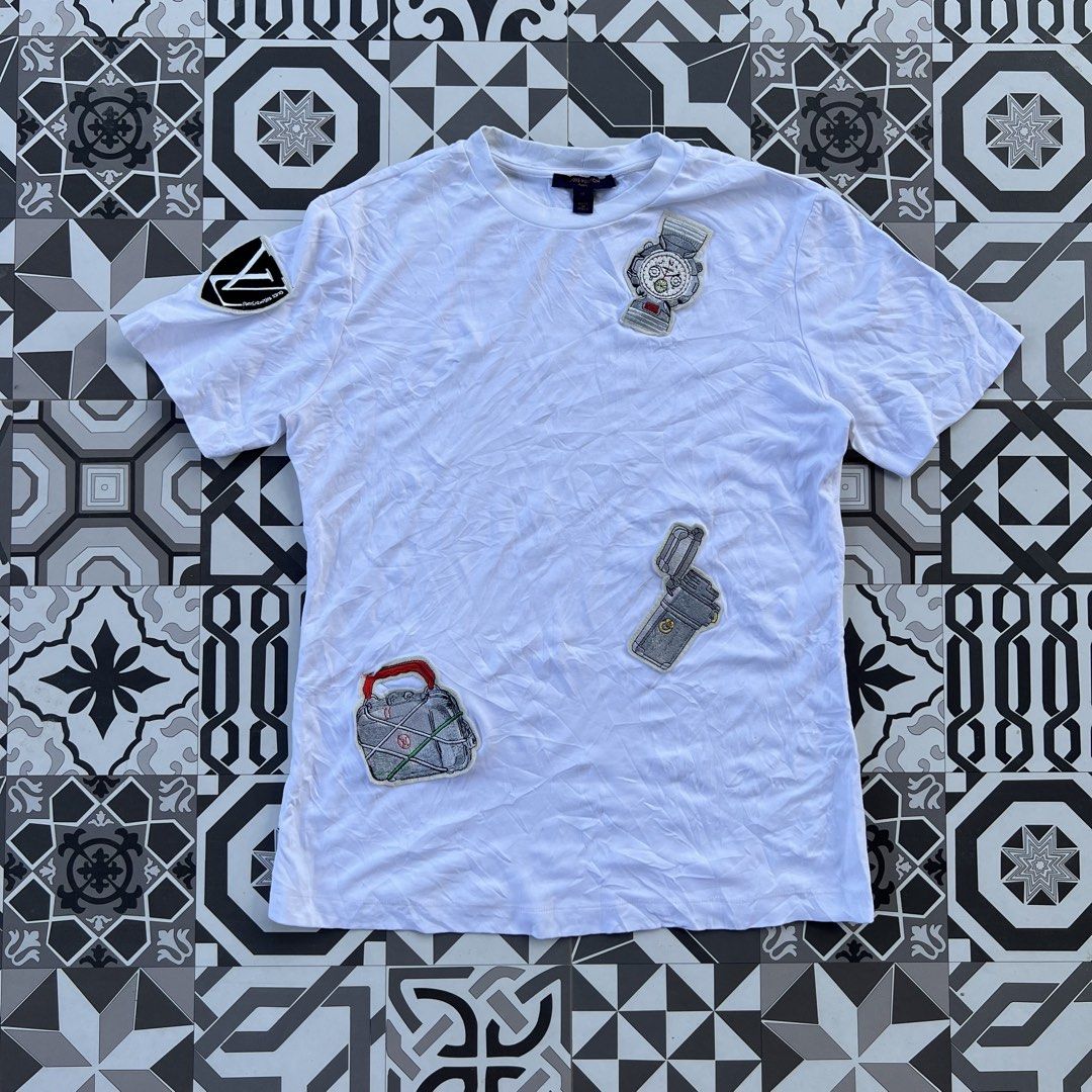 Louis Vuitton Badges Tee (Category: Luxury Apparel) located in Santo Tomas. Submitted by denev17 (Listing ID 1445565676, Image 1). Description: Good as new Size med on tag 26L 18.5W .