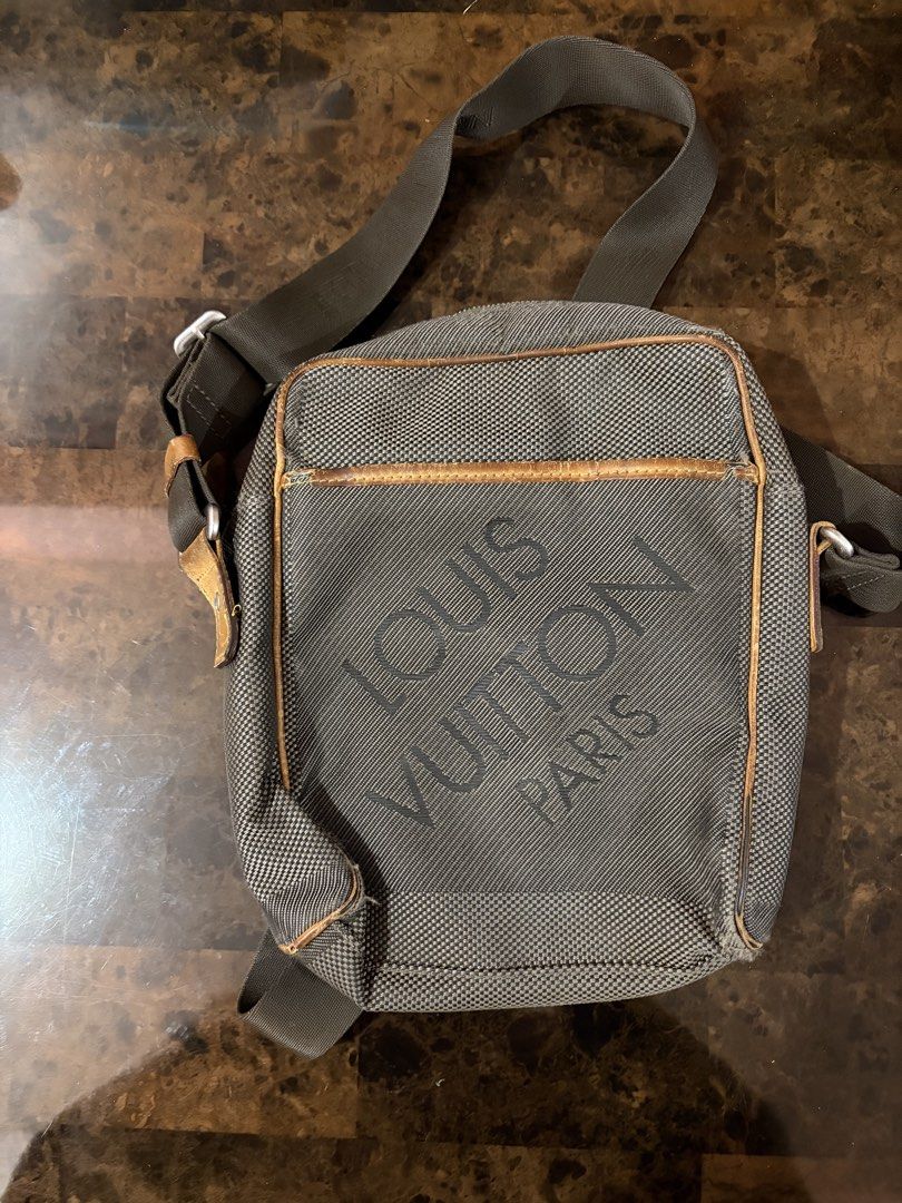 Louis Vuitton Damier Sling Bag(brown) (Category: Luxury Bags & Wallets) located in Dasmarinas. Submitted by markusi22 (Listing ID 1445515177, Image 2). Description: .
