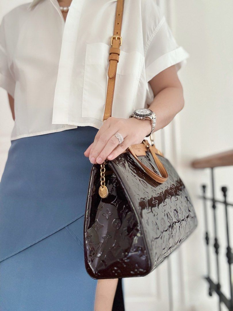 Louis Vuitton Vernis Brea MM (Category: Luxury Bags & Wallets) located in Muntinlupa City. Submitted by closet.confessions (Listing ID 1445547291, Image 2). Description: Trends come and go, but this one stays! rank A+ with dustbag & long strap 💯 authentic, as always!.