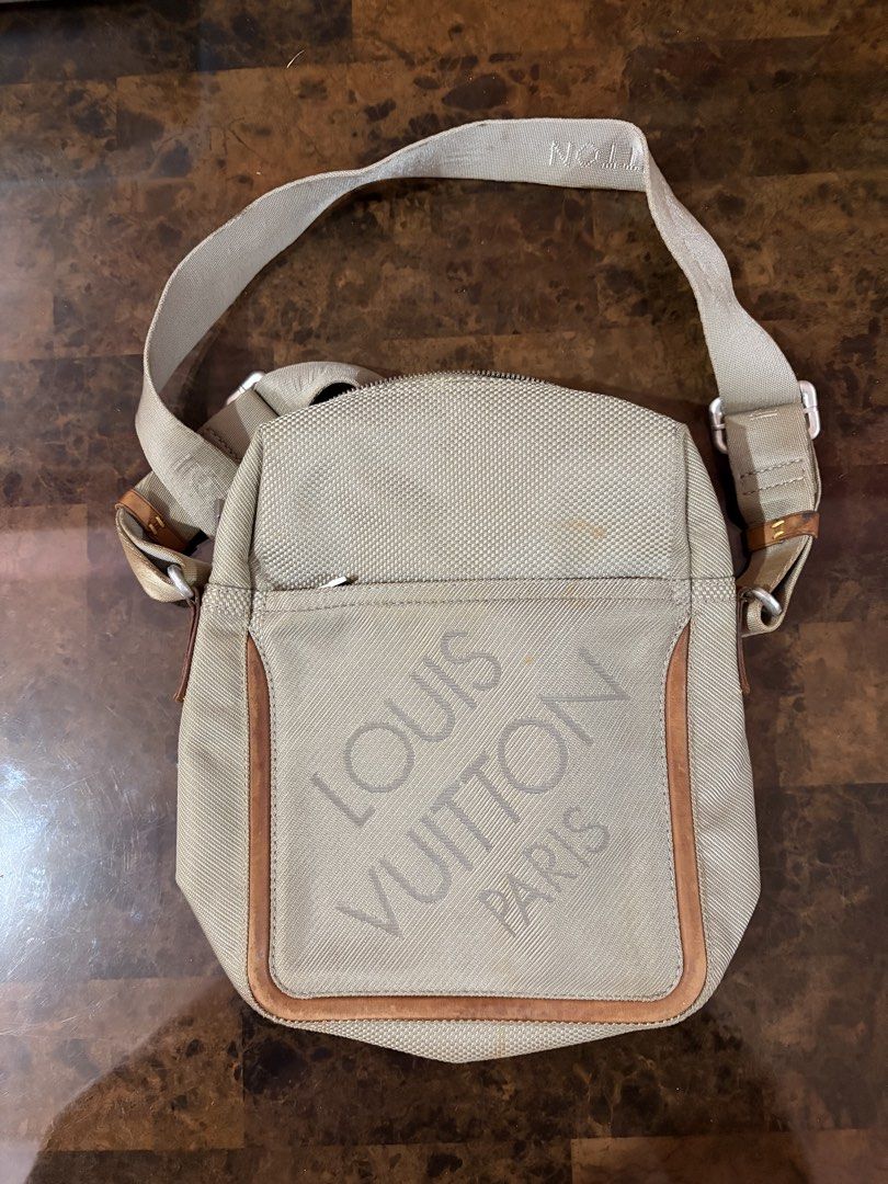 LV Damier Sling Bag(light brown) (Category: Luxury Bags & Wallets) located in Dasmarinas. Submitted by markusi22 (Listing ID 1445515611, Image 2). Description: .