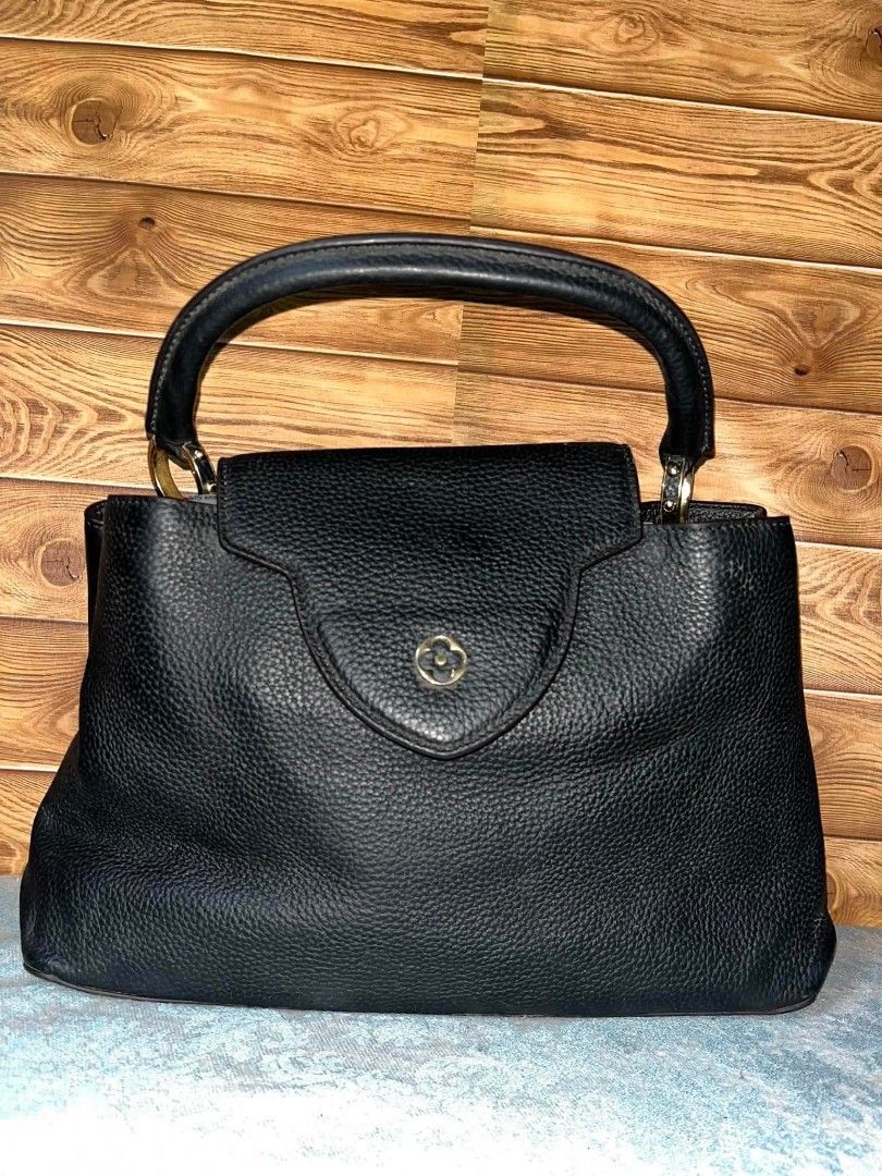 LV HandBag (Category: Luxury Bags & Wallets) located in Baguio. Submitted by roselleshiddentreasures13384 (Listing ID 1445606838, Image 1). Description: 🌸Genuine Leather Material 🌸No Major Issue 🌸Normal Signs Of Use Only 📏 Meduim Size 🖼️Check All Photos For Other Details 🌸Limit Your Expectation The Item Is Preloved From Ukay ❌No Return No Exchange. ❗.