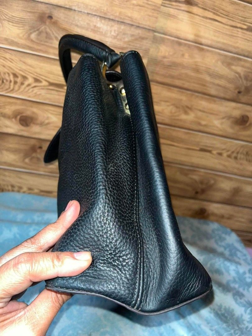 LV HandBag (Category: Luxury Bags & Wallets) located in Baguio. Submitted by roselleshiddentreasures13384 (Listing ID 1445606838, Image 3). Description: 🌸Genuine Leather Material 🌸No Major Issue 🌸Normal Signs Of Use Only 📏 Meduim Size 🖼️Check All Photos For Other Details 🌸Limit Your Expectation The Item Is Preloved From Ukay ❌No Return No Exchange. ❗.