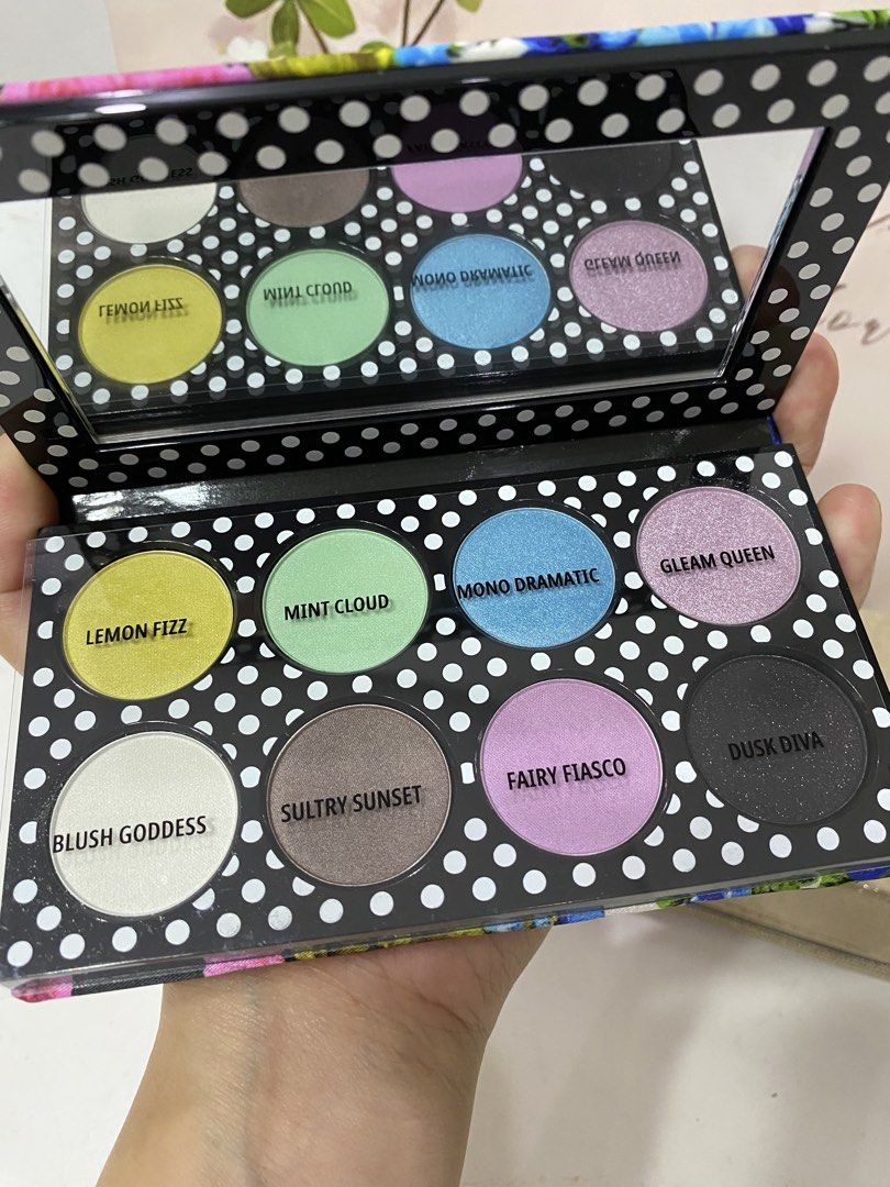 MAC QUINNING EYESHADOW PALETTE (Category: Makeup) located in Manila. Submitted by kirtsiecel51729 (Listing ID 1445438436, Image 3). Description: Mac eyeshadow palette.
