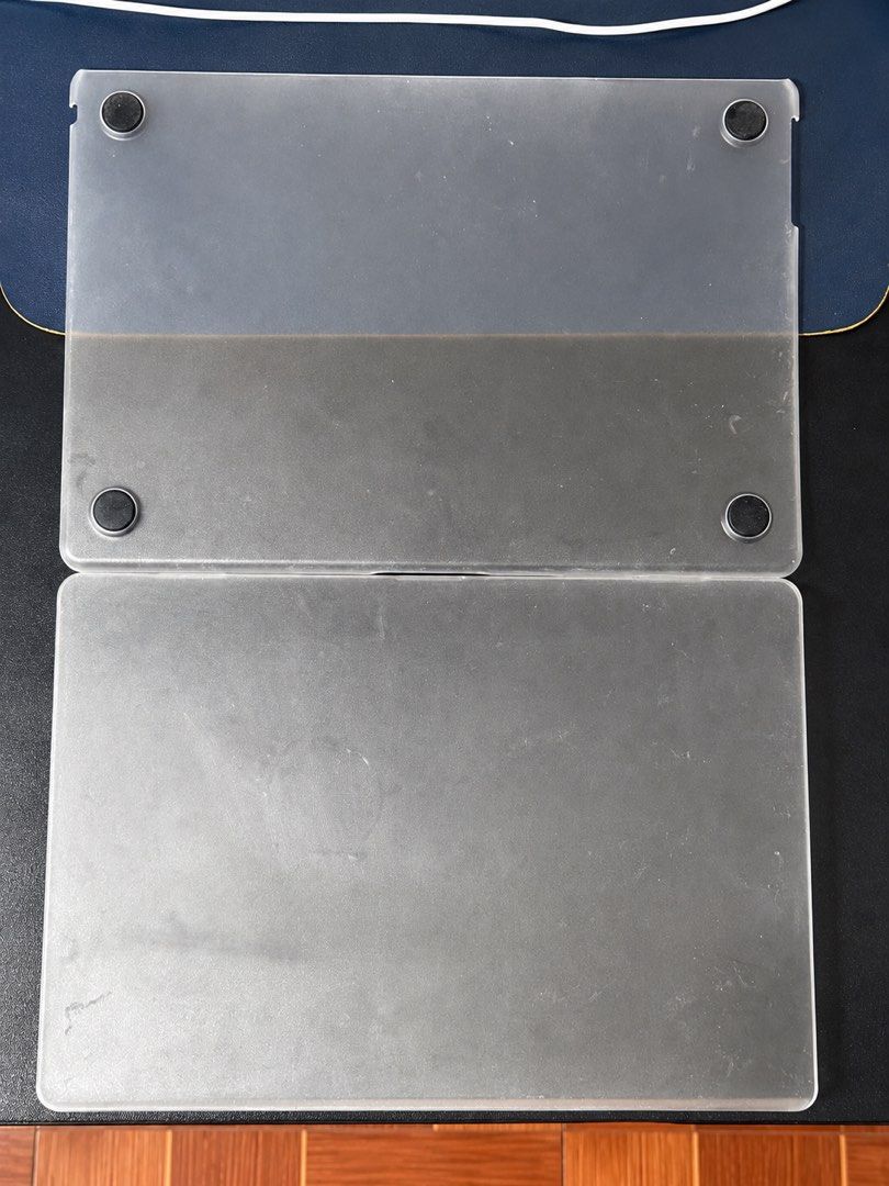 2pc MacBook Air 15" Hard Case (Category: Laptop Bags & Sleeves) located in Tanza. Submitted by angelicaagb (Listing ID 1445554653, Image 2). Description: Used with signs of use. May have light scratches, scuffs, and dirt marks, but still fully functional and provides good protection for your MacBook. .