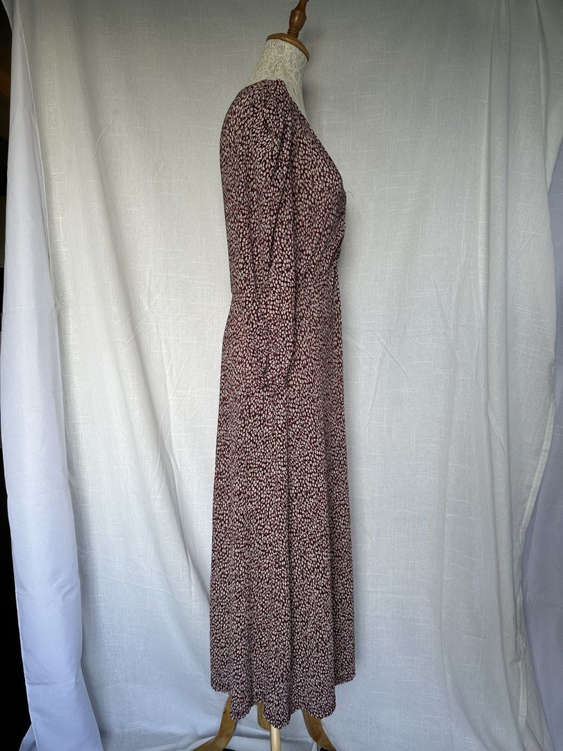 MANGO V-Neck Midi Dress with Puff Sleeves (Category: Dresses) located in Lapu Lapu. Submitted by pangayamph (Listing ID 1445472147, Image 3). Description: MANGO - Maroon midi dress with all-over floral print - Flattering V-neckline - Elegant puff sleeves - Cinched waist for a defined silhouette - Perfect for dressing up or down, suitable for any occasion.