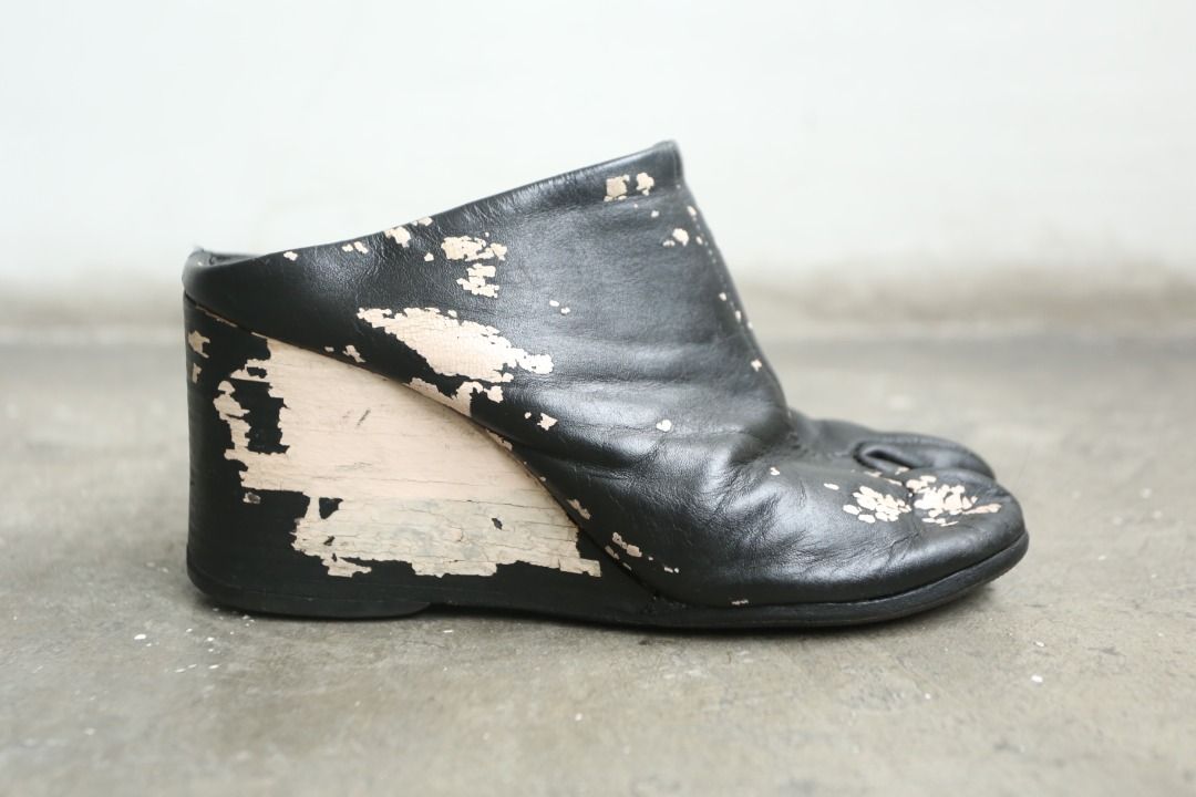Margiela - S/S 02 - Painted Tabi Wedge Mule (Category: Wedges) located in Manila. Submitted by graymatter_ (Listing ID 1445508257, Image 2). Description: Margiela - S/S 02 - Painted Tabi Wedge Mule Tagged Size: 22cm (fits US/EU 35) Condition: 8/10 Flaws: Signs of Usage, Erased Embossed Size, Distressing on Lining Material: Leather Made in: Italy Dimensions: Insole Length: 22cm .