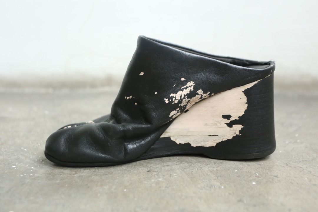 Margiela - S/S 02 - Painted Tabi Wedge Mule (Category: Wedges) located in Manila. Submitted by graymatter_ (Listing ID 1445508257, Image 3). Description: Margiela - S/S 02 - Painted Tabi Wedge Mule Tagged Size: 22cm (fits US/EU 35) Condition: 8/10 Flaws: Signs of Usage, Erased Embossed Size, Distressing on Lining Material: Leather Made in: Italy Dimensions: Insole Length: 22cm .