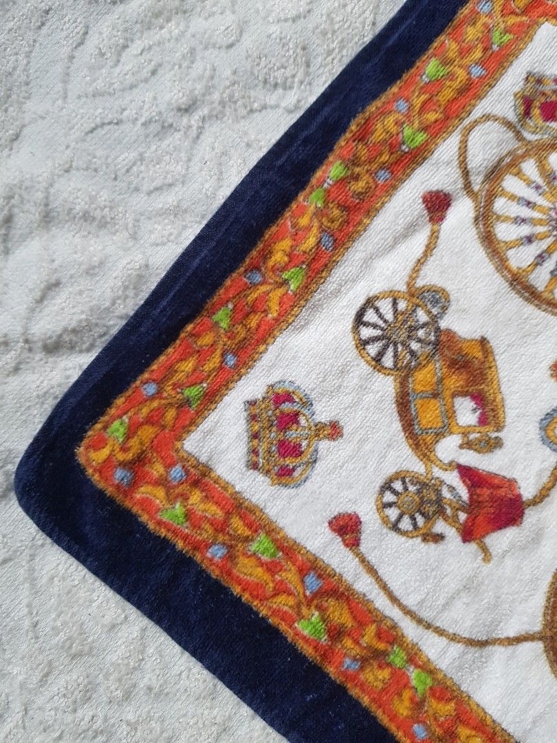 MCM Face Hand Towel (Category: Towels, Napkins & Holders) located in Santo Domingo. Submitted by jcobedoza213916 (Listing ID 1445438278, Image 3). Description: MCM Hand Towel width 11 lenght 11 embroid logo MCM excellent condition color rate 9.6/10 no issue.