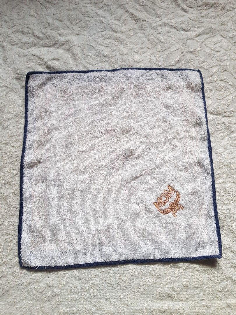 MCM Face Hand Towel (Category: Towels, Napkins & Holders) located in Santo Domingo. Submitted by jcobedoza213916 (Listing ID 1445438278, Image 2). Description: MCM Hand Towel width 11 lenght 11 embroid logo MCM excellent condition color rate 9.6/10 no issue.