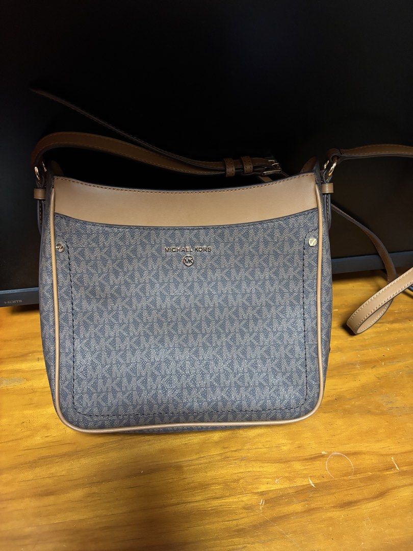 Michael Kors Jet Set Charm Brown Bag (Category: Cross-body Bags) located in Taguig. Submitted by johns_stuff (Listing ID 1445473666, Image 2). Description: .