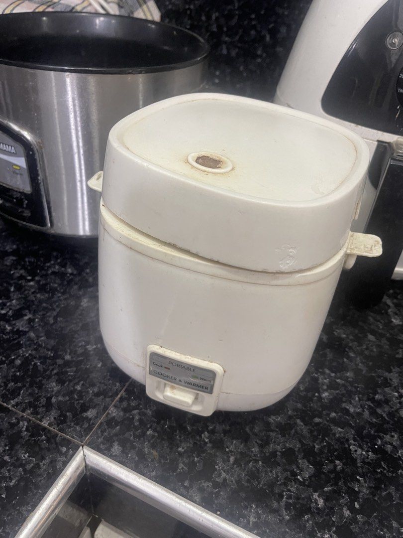 Mini rice cooker good student na nagdodorm (Category: Cookers) located in Macabebe. Submitted by yourdita (Listing ID 1445584209, Image 1). Description: Still working nasira yung lock nya pero di naman prob yun kase gumagana pa sya ng mabuti nag palit lang ako. SF nalang po and isasabay ko pag papadala once pumunta ako ng town. My location: MACABEBE PAMPANGA.