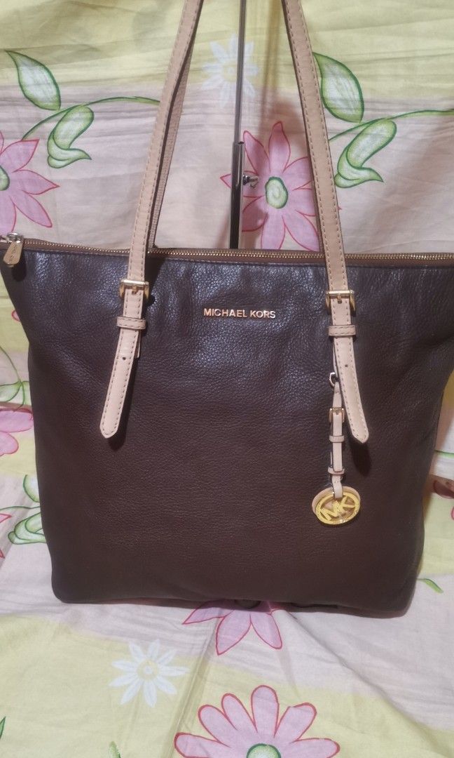 MK MICHAEL KORS choco brown leather tote bag (Category: Tote Bags) located in Baguio. Submitted by princessjhade (Listing ID 1445581678, Image 2). Description: Large size Very good condition Plus shipping.