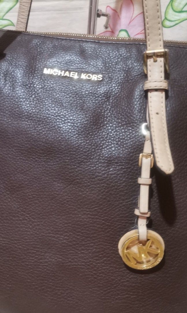 MK MICHAEL KORS choco brown leather tote bag (Category: Tote Bags) located in Baguio. Submitted by princessjhade (Listing ID 1445581678, Image 3). Description: Large size Very good condition Plus shipping.