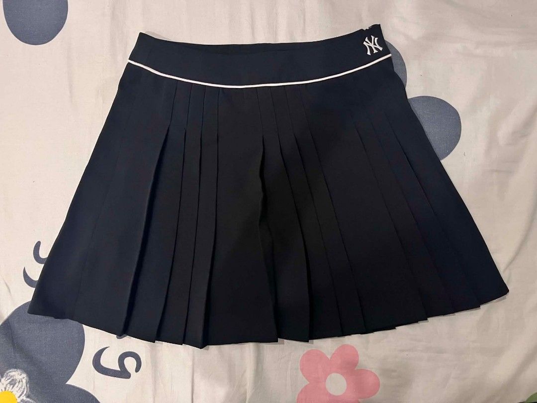 MLB Pleated Skirt Black XS (Category: Skirts) located in Taytay. Submitted by danielprad78683 (Listing ID 1445493627, Image 1). Description: - Black pleated skirt from MLB - Features white piping detail - Embroidered MLB logo - Size: XS - Genuine merchandise - Ideal for sporty or casual outfits - Pairs well with t-shirts and hoodies.