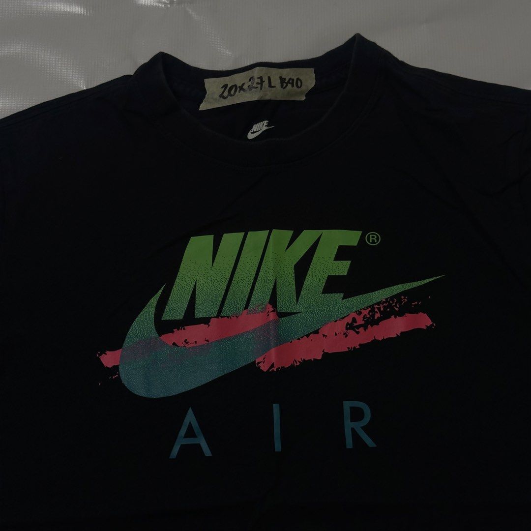 Nike Air T-Shirt Size L (Category: Tshirts & Polo Shirts ) located in Manila. Submitted by johnedel_james (Listing ID 1445563966, Image 2). Description: - Black Nike Air T-shirt - Size: Large (L) - Material: 100% Cotton - Features a cool graphic print with Nike Air branding on the front - Ideal for casual wear - Please check photos for detailed condition.