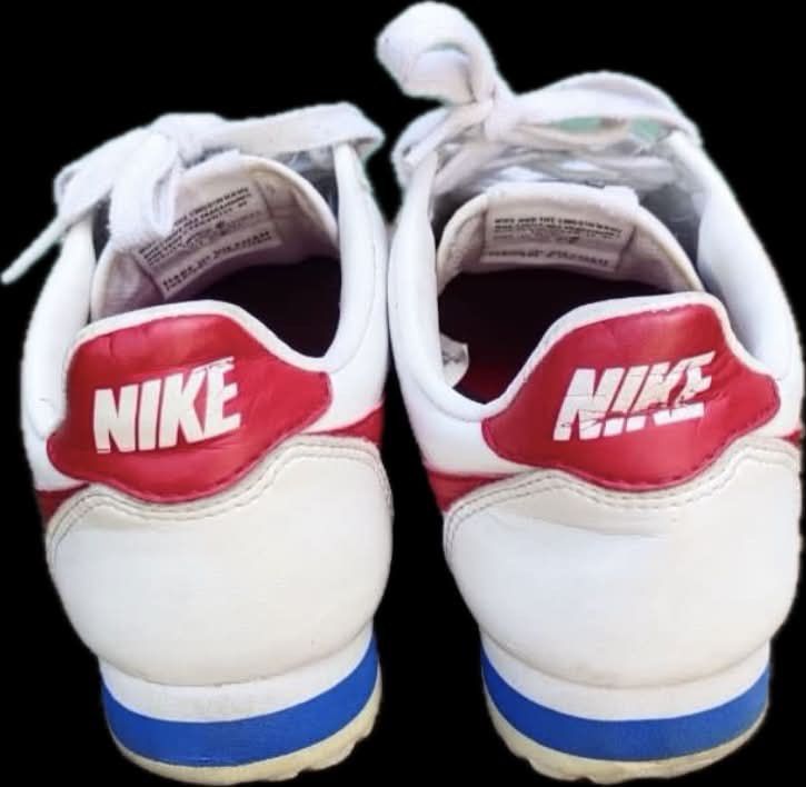 Nike Cortez White Red Blue Leather Sneakers (Category: Sneakers) located in Cebu City. Submitted by lucypim (Listing ID 1445446301, Image 2). Description: - Iconic Nike Cortez sneakers - Color: White leather with red swoosh and heel tab - Features a blue stripe on the midsole - Origin: Made in Vietnam - Ideal for everyday wear - Grab these classic kicks!.