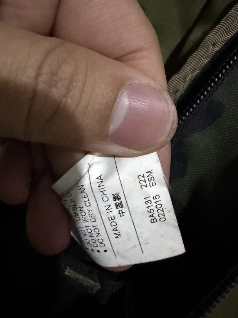 Nike SB RPM Camo Backpack 29 liter (Category: Backpacks) located in Manila. Submitted by wiseearth.075b2f (Listing ID 1445548068, Image 3). Description: - Nike SB RPM Backpack camou -₱2575 -issue crack paint lang yung black the rest is excellent condition -100% legit - Stylish camouflage pattern - Multiple pockets for organization - Straps for carrying extra gear - Ideal for school or skateboarding.