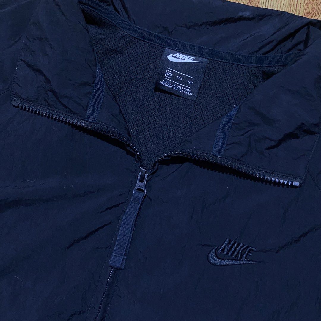 Nike Woven Big Swoosh Windbreaker Jacket (Category: Coats, Jackets and Outerwear) located in Dasmarinas. Submitted by thrift2gems (Listing ID 1445429363, Image 3). Description: Nike Woven Bigswoosh Windbreaker Jacket✨ -WIDTH: 27 -LENGTH: 29.5 -COLOR RATE: 9.5/10 -CONDITION: 9.5/10 -ISSUE: NONE.