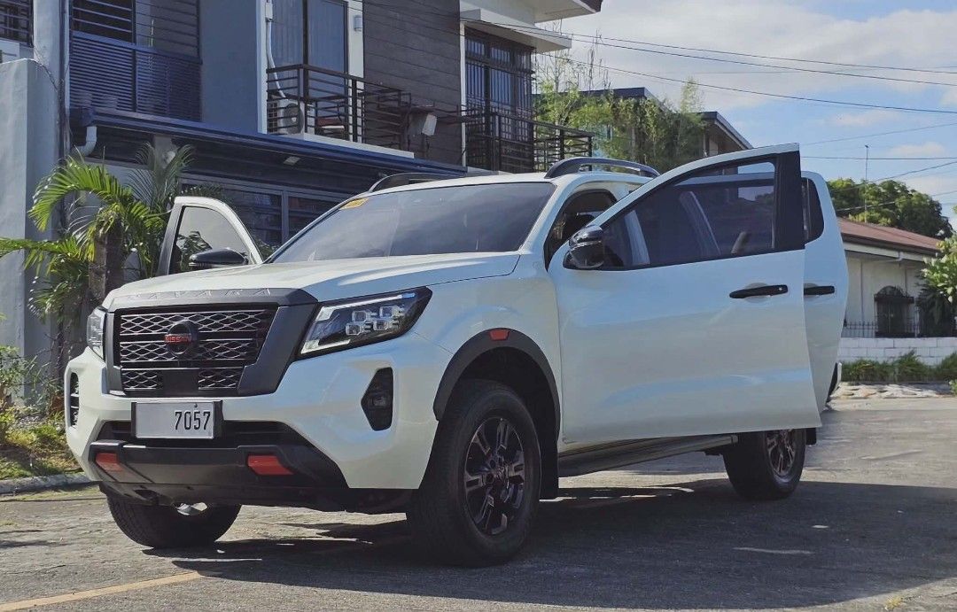 Nissan Navara Calibre X Auto (Category: Used Cars) located in Manila. Submitted by caleoana08 (Listing ID 1445427383, Image 2). Description: 2025 Nissan Navara Calibre X Aspen Pearl White 4x2 8t kms Orig Odo Reading (Or Money Back) Complete with • Manuals • Warranty Booklet • Casa Records • With 5 Years Warranty • Unused Spare Tire • 2 Original Keys • Tools Newly PMS 7 Last Digit License Plate Complete Papers Ready for Transfer ALL ORIGINAL PAINT