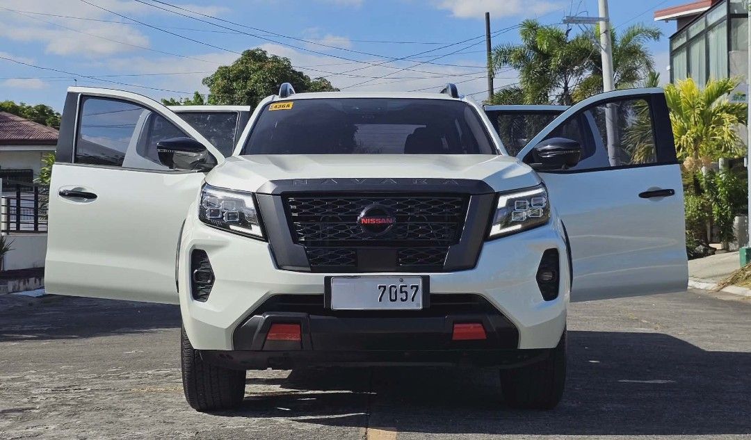 Nissan Navara Calibre X Auto (Category: Used Cars) located in Manila. Submitted by caleoana08 (Listing ID 1445427383, Image 1). Description: 2025 Nissan Navara Calibre X Aspen Pearl White 4x2 8t kms Orig Odo Reading (Or Money Back) Complete with • Manuals • Warranty Booklet • Casa Records • With 5 Years Warranty • Unused Spare Tire • 2 Original Keys • Tools Newly PMS 7 Last Digit License Plate Complete Papers Ready for Transfer ALL ORIGINAL PAINT