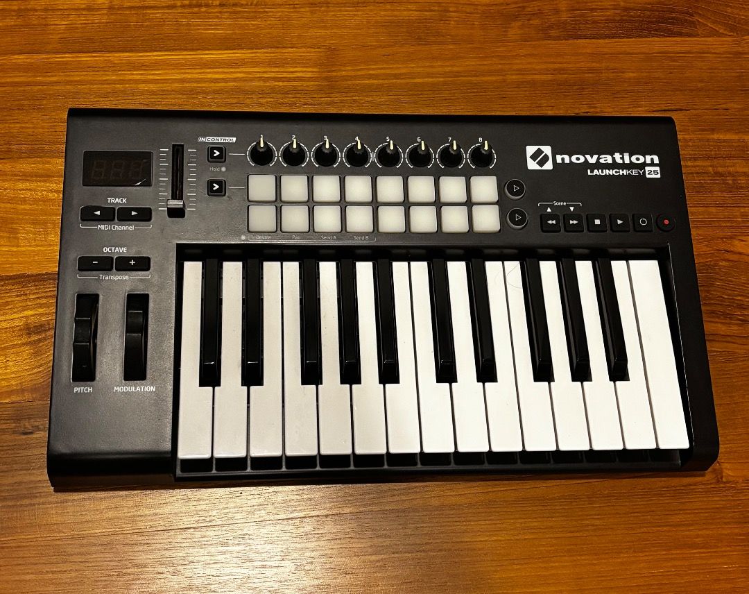 Novation Launchkey 25 MK2 MIDI Keyboard Controller490218638111549441