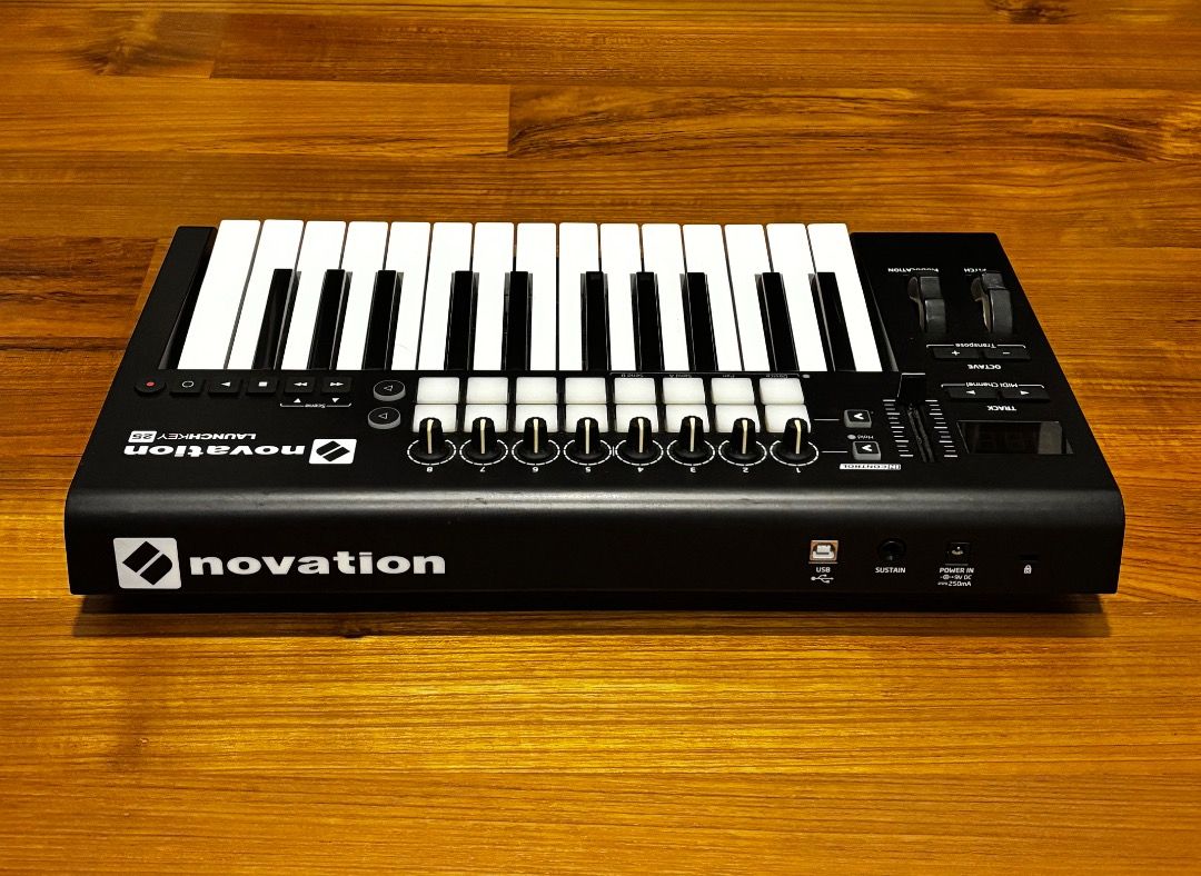Novation Launchkey 25 MK2 MIDI Keyboard Controller490218638111549442