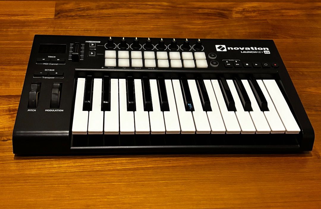 Novation Launchkey 25 MK2 MIDI Keyboard Controller490218638111549440