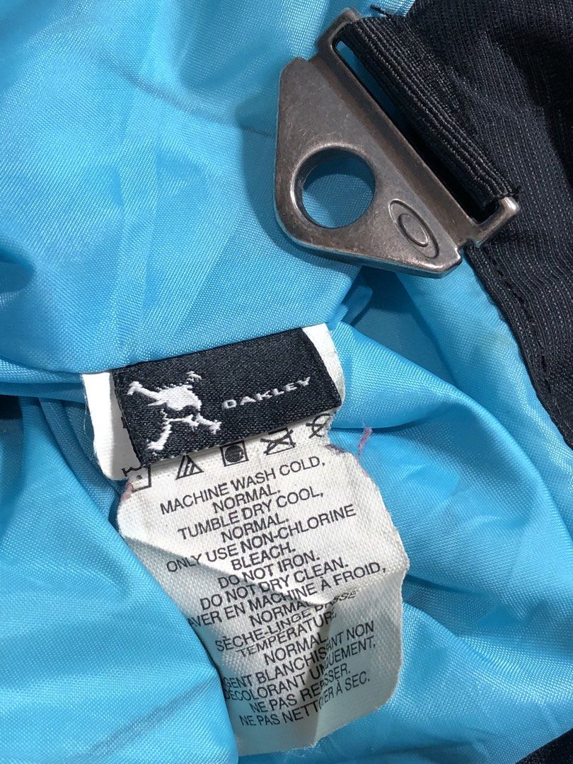 Oakley Black Hooded Jacket (Category: Coats, Jackets and Outerwear) located in Montevista. Submitted by rdthriftshub (Listing ID 1445598248, Image 3). Description: - Oakley Black Hooded Jacket - Size: S - Fit: Regular - Care Instructions: Machine wash cold (normal), Tumble dry cool (normal), Non-chlorine bleach only - Do Not: Iron, Dry Clean - Origin: Made in China (RN 96548, CA 35460).