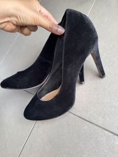 (Category: ) located in . Submitted by clearingCloset (Listing ID 1445495592, Image 1). Description: .