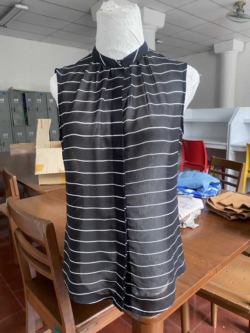 Original ESPADA Black White Striped Sleeveless Top Size M (Category: Sleeveless) located in Pasig City. Submitted by solelychic (Listing ID 1445484807, Image 1). Description: Original ESPADA Chic black sleeveless top with white stripes. Features: high neckline, back button closure, and front pleats. Lightweight and perfect for sunny days! S-M 📍Cainta .