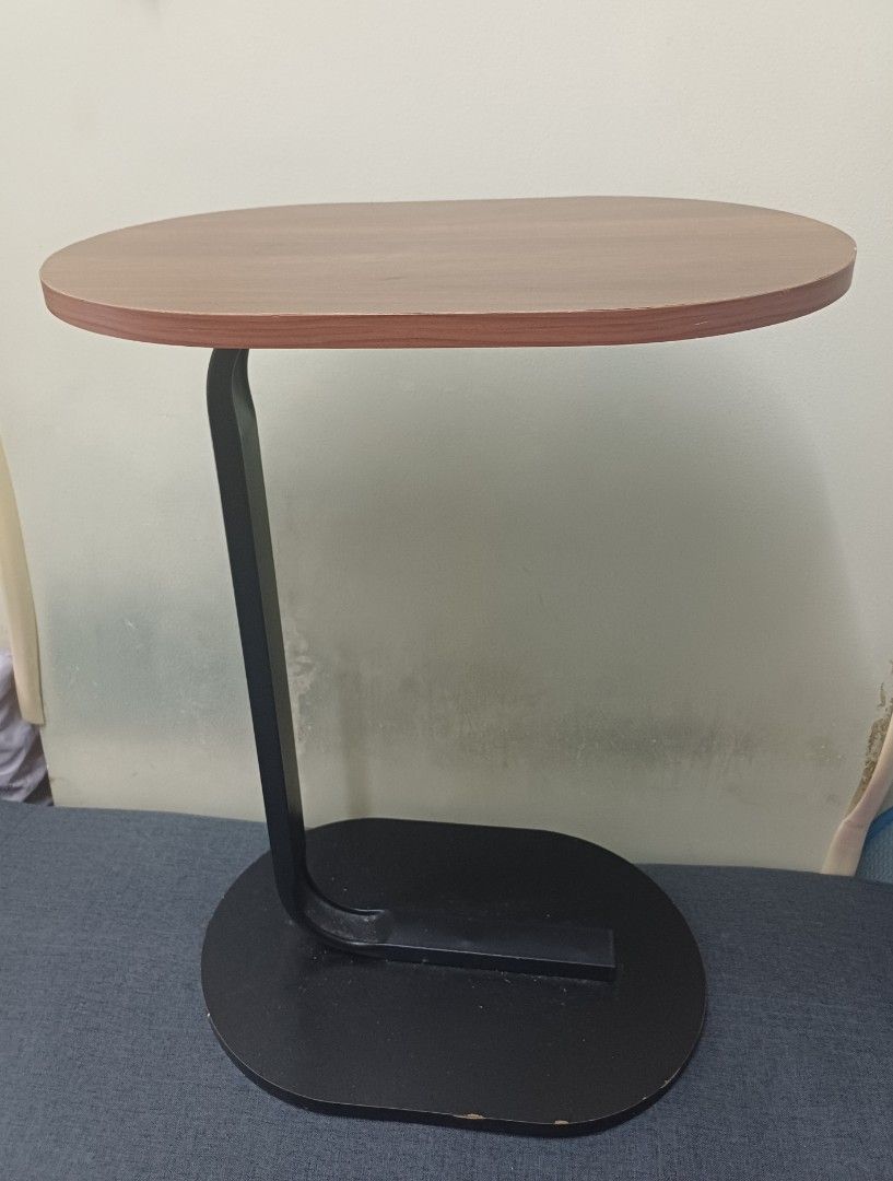 Oval Top C-Shaped Side Table with Black Base (Category: Tables & Sets) located in Quezon City. Submitted by newfire_9b251b (Listing ID 1445475059, Image 3). Description: Compact oval side table with a modern wood-look top. RFS: Move out sale Location: near Commonwealth Quezon City ✅️ pm for offers ✅️ buyer arranges shipping.
