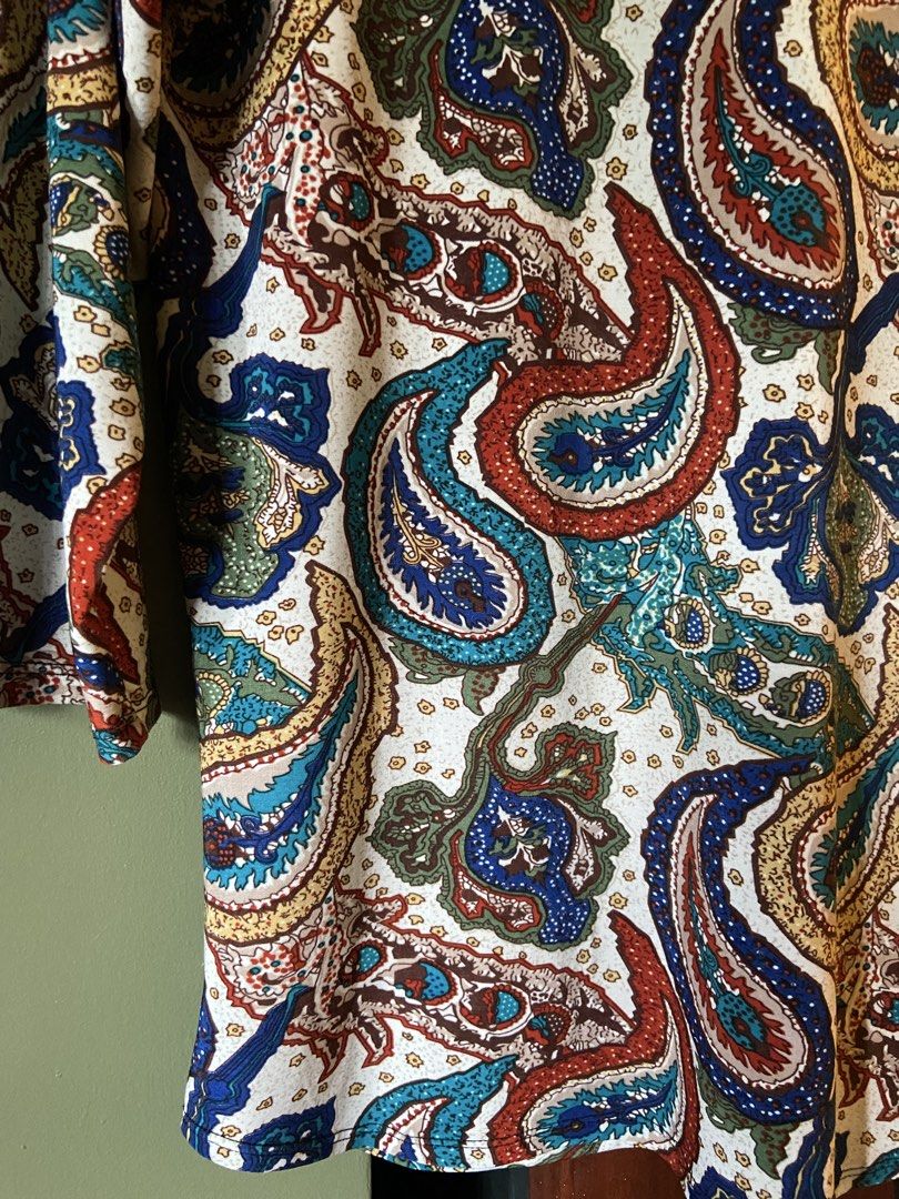 Paisley Print 3/4 Sleeve Top (Category: Blouses) located in Paranaque City. Submitted by pb.closet (Listing ID 1445433290, Image 2). Description: - Eye-catching paisley print top - Features stylish 3/4 sleeves - Vibrant colors: blue, red, teal, and gold - Made from a comfortable fabric - Versatile for casual outings or a slightly dressed-up look - Effortlessly pairs with jeans or trousers.